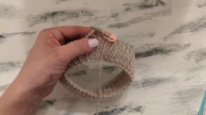 Красивый весенний берет спицами с ажурным узором