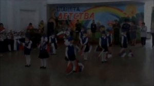 Танец с флагами "Служить России" МДОУ "Детский сад №22 "Радуга"