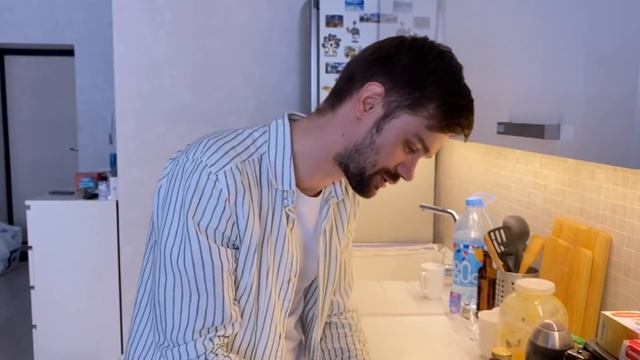 VLOG: Отмечаем ДР мамы - праздничный СТОЛ, Что Подарили, Новости от родителей, СОБИРАЕМ ВЕЩИ смотреть онлайн