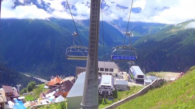 НА КАНАТНОЙ ДОРОГЕ С ГОРЫ / СУРКИ ТРЕВЕЛ / ДОМБАЙ смотреть онлайн