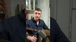 На знакомой скамье.