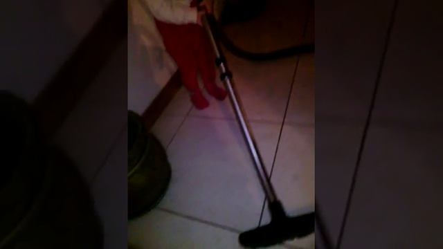 Оличка пылесосит в доме смотреть онлайн