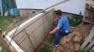 Гну арматуру для фундамента....... и делаю опалубку