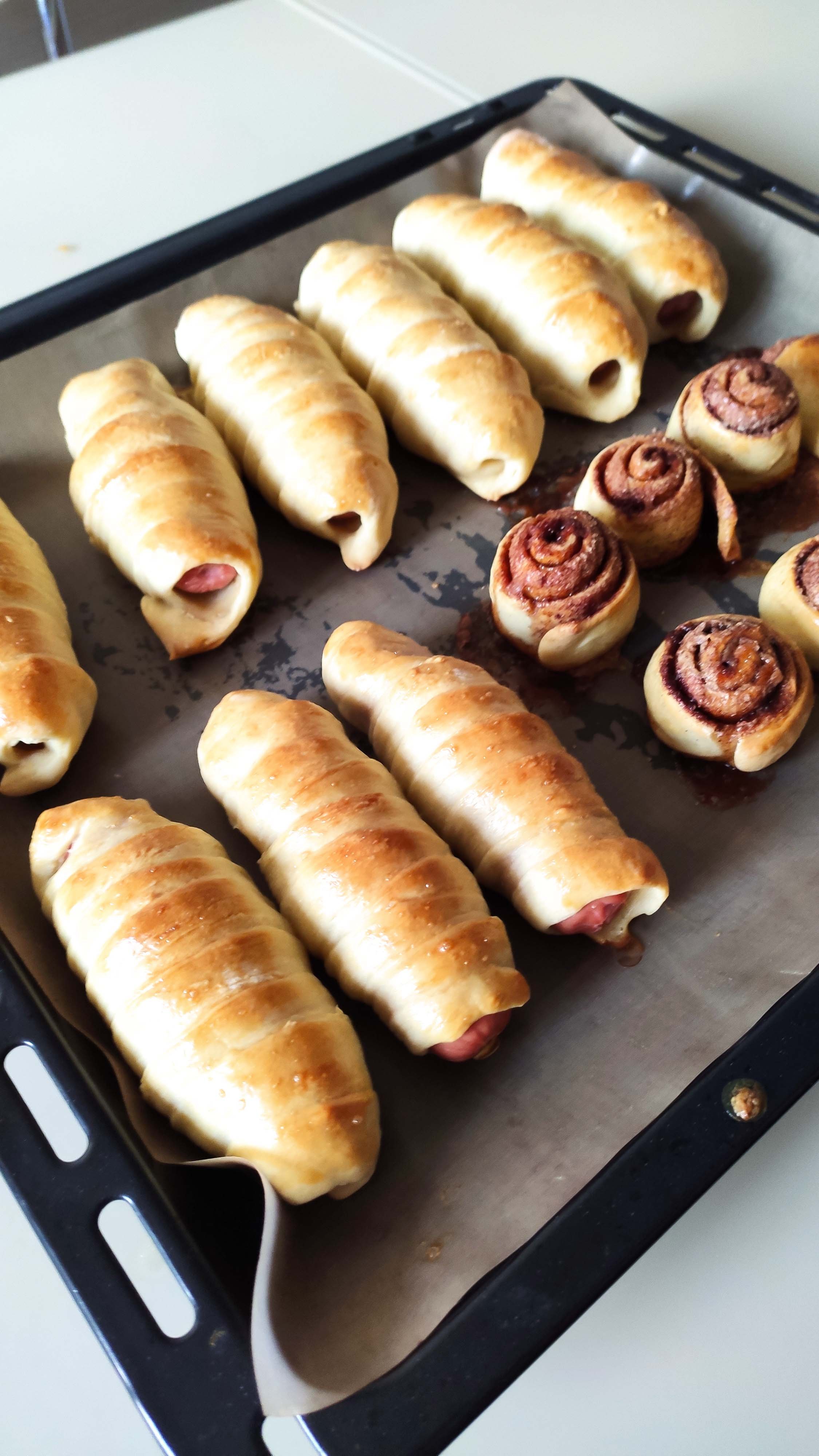 Сосиски в тесте и слойки с корицей. Быстрый и вкусный перекус. Выпечка на дрожжевом тесте смотреть онлайн