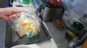 Рулька с овощами запеченная в духовке
