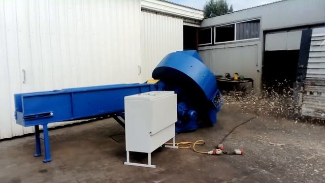 Дисковая рубильная машина BRUKS 1000 смотреть онлайн