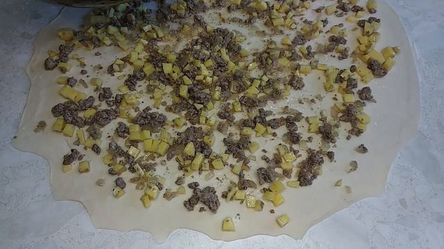 РУЛЕТ С ФАРШЕМ И КАРТОШКОЙ смотреть онлайн