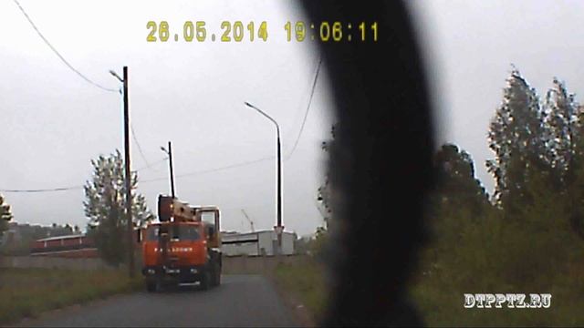 Чуть не досталось от крана смотреть онлайн