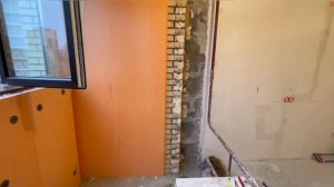 Сломали стену, перенесли батарею и утеплили балкон в квартире