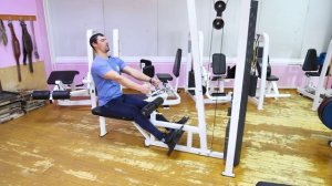 Тяга к животу в тренажере (горизонтальная тяга)