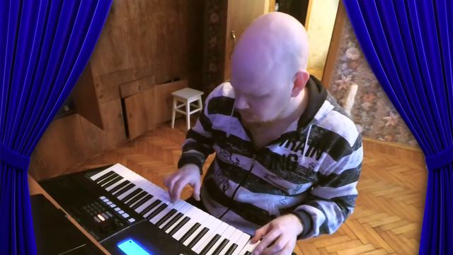 Хороший день Автор Сергей Гетманец играет мелодию на синтезаторе Кадры из жизни смотреть онлайн