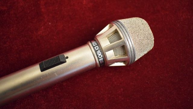 Vintage AKG D190ES And AKG D1000C Dynamic Microphone (Vocal Test) смотреть онлайн