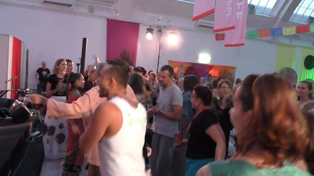 Госвами Махарадж, Свами Авадхут и группа Jiv Jago - Выступление на "Ведалайф-2015", 08.08.2015 (3) смотреть онлайн