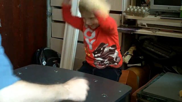 Аутизм. Разбей кубики рукой; Сбей кубик ложкой; На ложке предмет держи! -24.08.2014--100 0494 смотреть онлайн