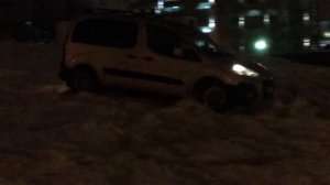 Покатушки по снегу Peugeot Partner Tepee (Grip control)
