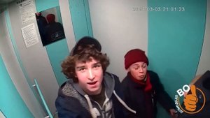 Вот так ломают камеры в подъезде. 3-й Московский проезд, д.1, 2 подъезд