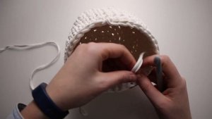 Соединение нитей без узла при вязании трикотажной пряжей