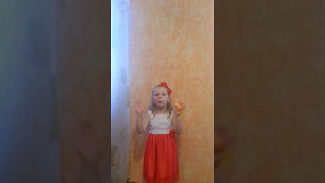 1. Как весело, как весело, все выстроились в ряд. 
Веселые грибочки со шляпками стоят. 
Они такие д