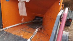 Прицепная рубильная машина для веток и щепы FORST ST8 дизель в работе ST8 Towable Wood Chipper