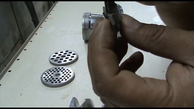 Замучила мясорубка, не делает фарш, мнёт и давит мясо. Реши проблему раз и навсегда. смотреть онлайн