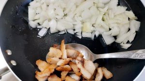 Борщ со шкварками