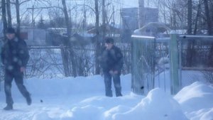 Ссыт под окнами деткого сада