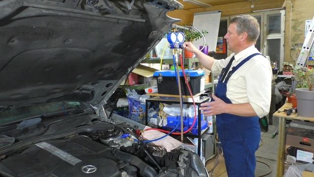 Мерседес. Проверка кондиционера на герметичность#Checking the air conditioner for leaks смотреть онлайн