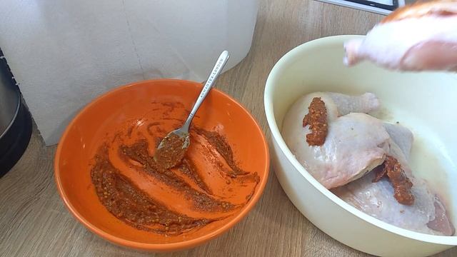 Нежная и ароматная курочка в восхитительном маринаде!!! Fragrant chicken in a delicious marinade. смотреть онлайн