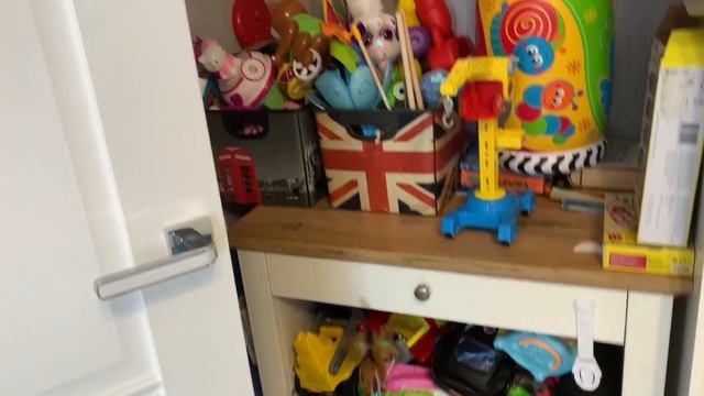 ВЛОГ: РУМ ТУР по квартире. ОБЗОР квартиры для семьи. Какая мебель лучше: светлая или темная. смотреть онлайн