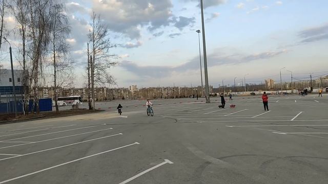 СУББОТНЯЯ ПРОГУЛКА, #ТРАКТОР АРЕНА, #ЖКНЬЮТОН, #ЧЕЛЯБИНСК. смотреть онлайн