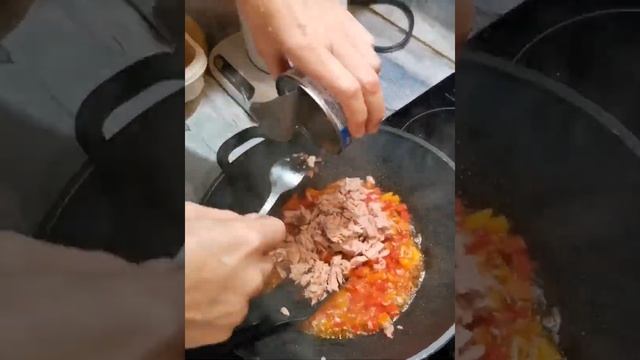 Рисовая лапша с тунцом и овощами-пальчики оближешь!