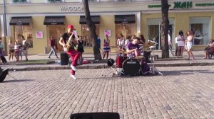 ОДЕССА УЛИЧНЫЕ МУЗЫКАНТЫ ► Раскачали Дерибасовскую