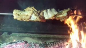 Самодельный вертел! Жарим мясо на вертеле в мангале!