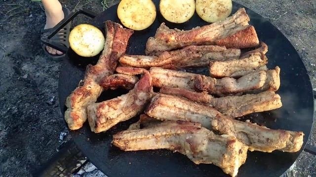 Жареные рёбрышки на сковороде садж.