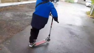 покатушки на трюковых самокатах с друзьями ?