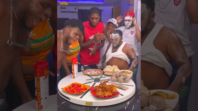 Best spin and win game challenge with chicken, powder, onions, fufu, bread смотреть онлайн