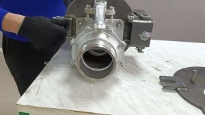 Установка шарового  крана в штатное место  задвижки на ассенизатор