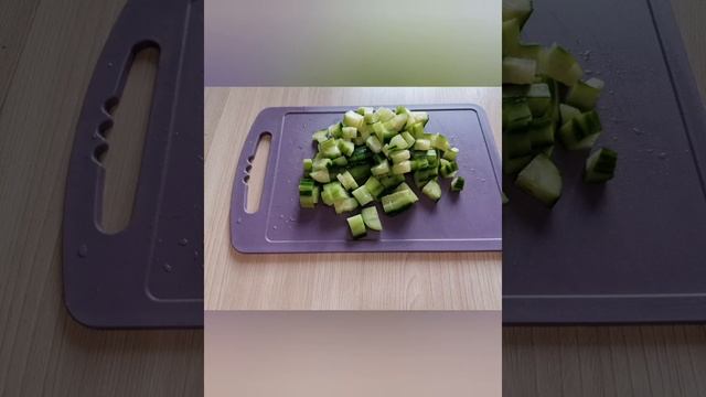 Боул из киноа, овощей и куриного филе.