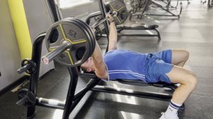 ЖМИ МНОГО/Как правильно прогрессировать в жиме лежа