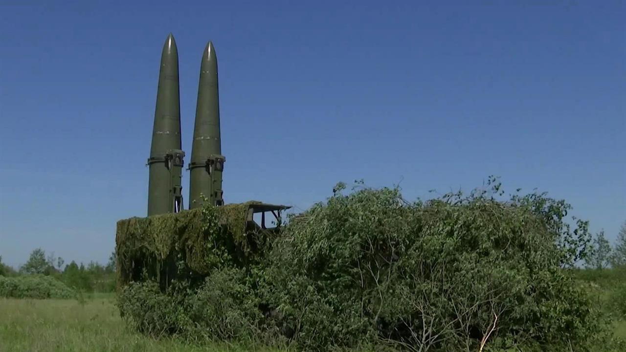 Оперативно-тактические комплексы "Искандер-М" во время учений отработали ракетные удары