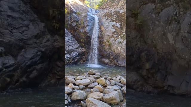 Водопады в горах с ледяной водой!