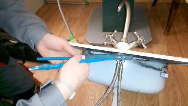 Как заменить смеситель на кухне