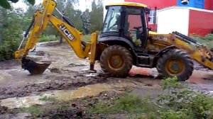 трактор JCB