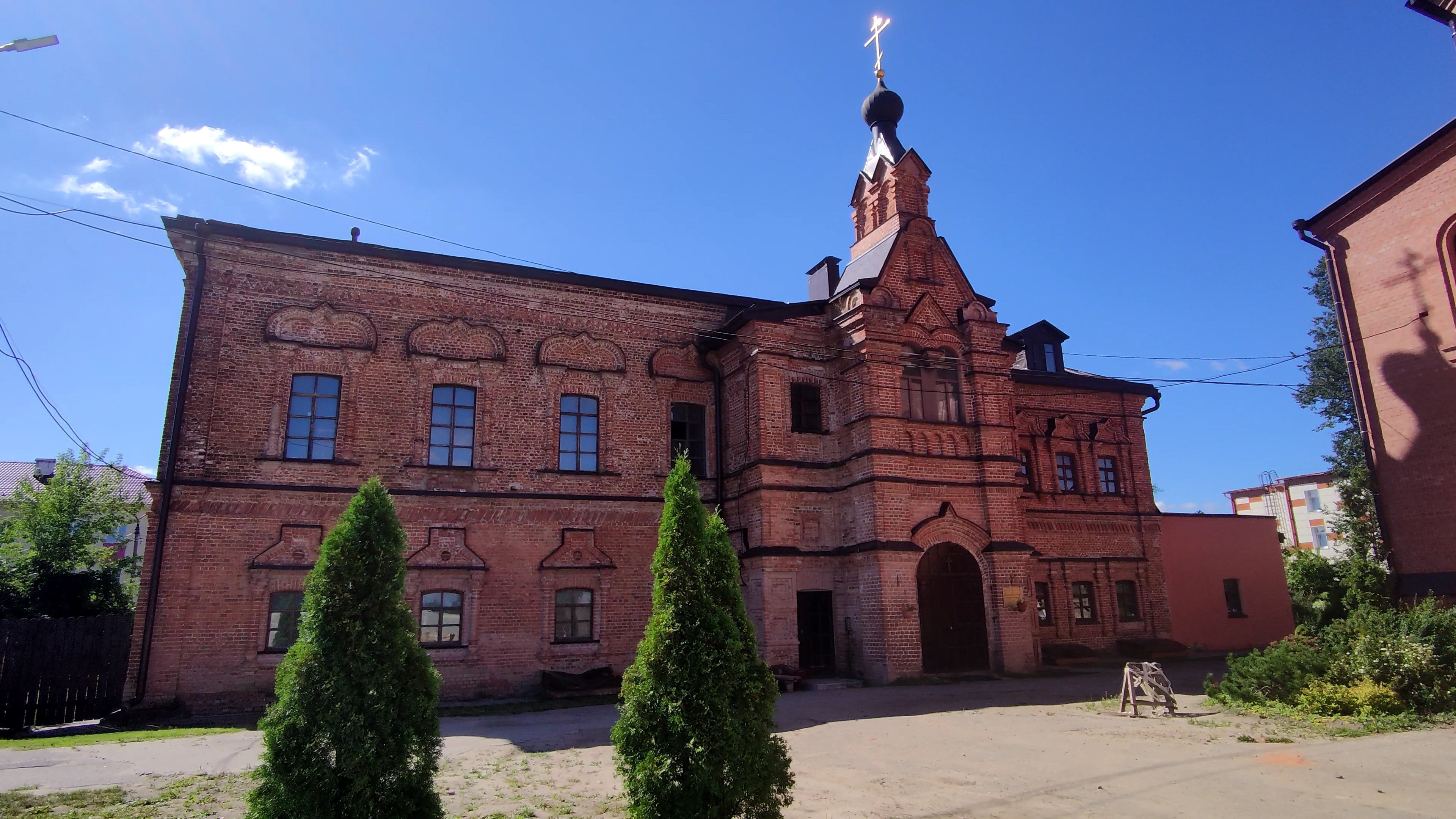 Церковь Царственных Страстотерпцев в Гуслицком Преображенском монастыре в Куровском.