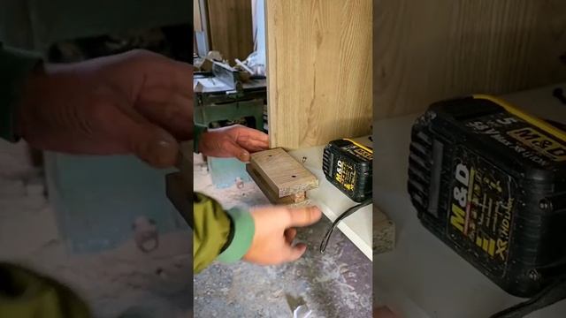 Удобное приспособление для навешивания фасадов