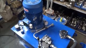 Работа гидростанции со сдвоенным ручным гидрораспределителем. Маслостанция с гидрораспределителем