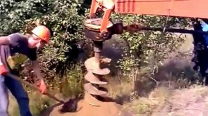 БКО К аналог БКМ 2М   бурильно крановая машина, бурит 2,5 м, на шасси ОРТЗ 150