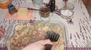 Запеченый картофель с колбасой в сливочном соусе. Съели ВСЁ!!!.