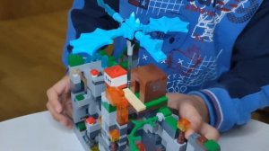 Конструктор Майнкрафт 681 Битва с драконом с LED подсветкой  Minecraft "Нападение на серую крепость