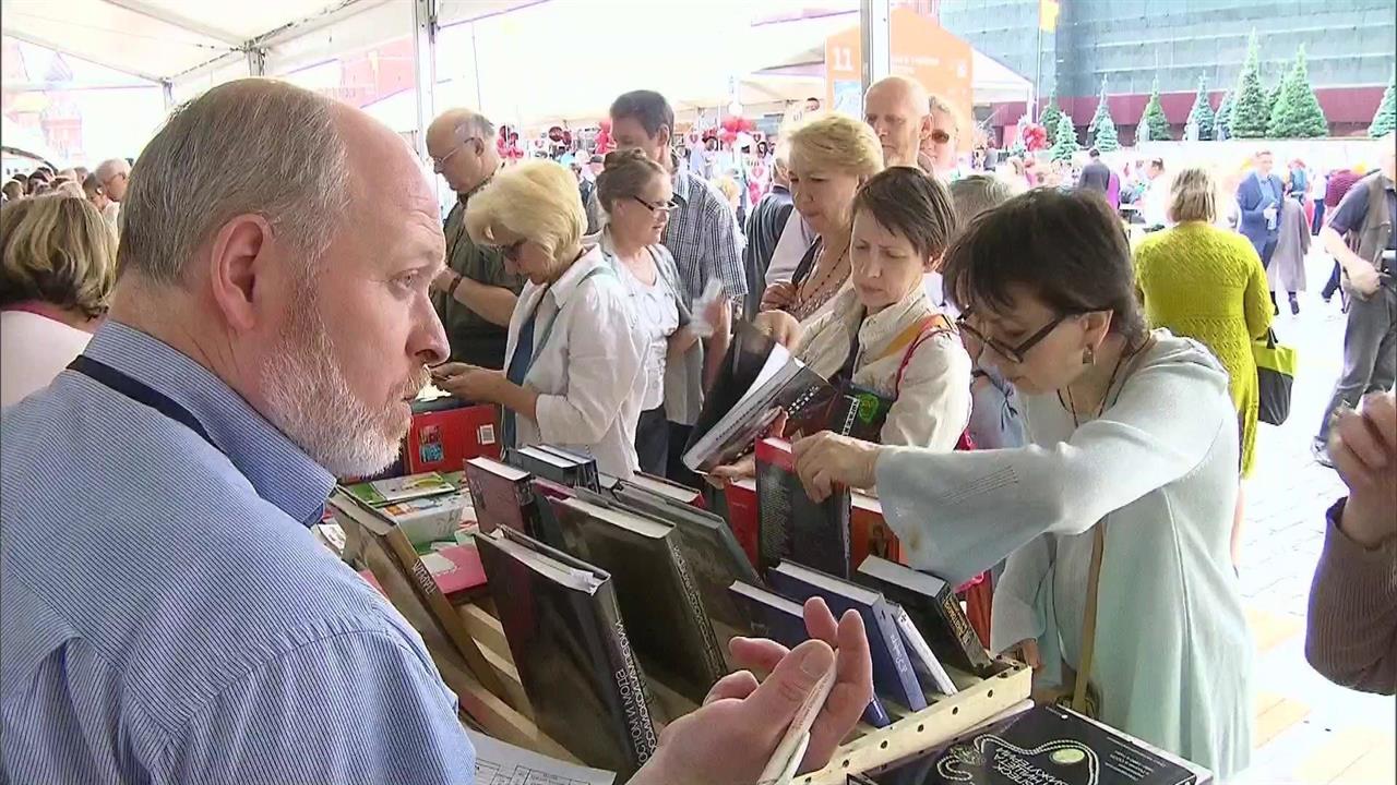 Грандиозный книжный фестиваль "Красная площадь" - классика, новинки и признания в любви